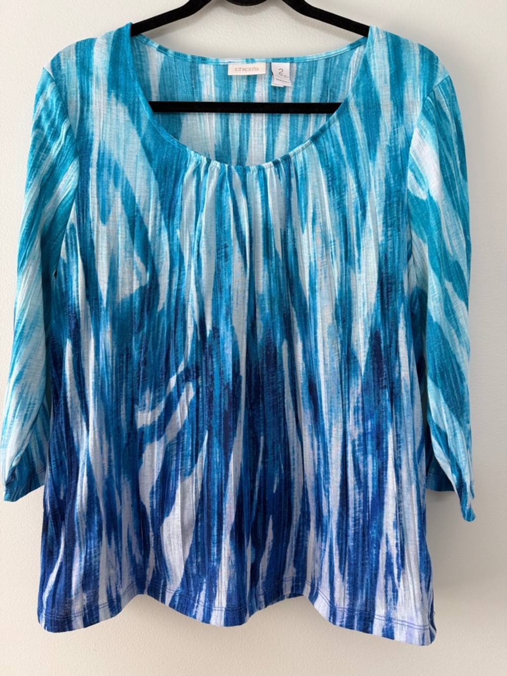 Chico’s Blue Teal Ombre Scoop Neck 3/4 Sleeve Top, size 2 (L).